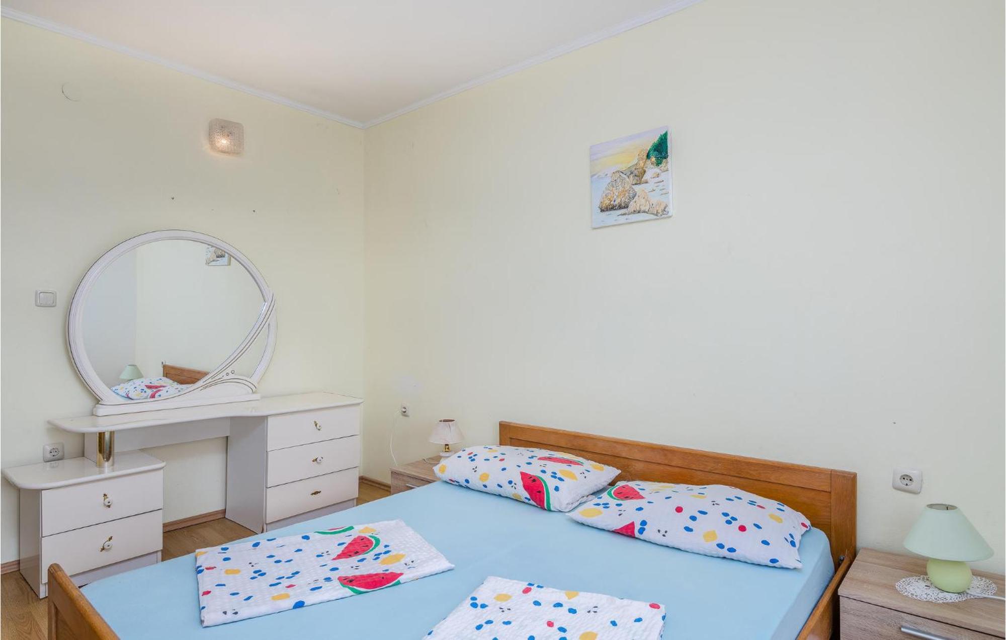 Awesome Apartment In Stara Baska 1 With Kitchen Exteriör bild